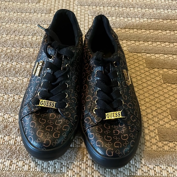 Men’s Guess Shoes - Picture 3 of 3